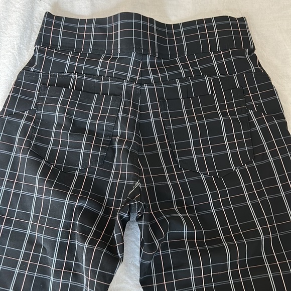 Ricki’s Plaid Stretch Capris NWOT - Picture 5 of 7